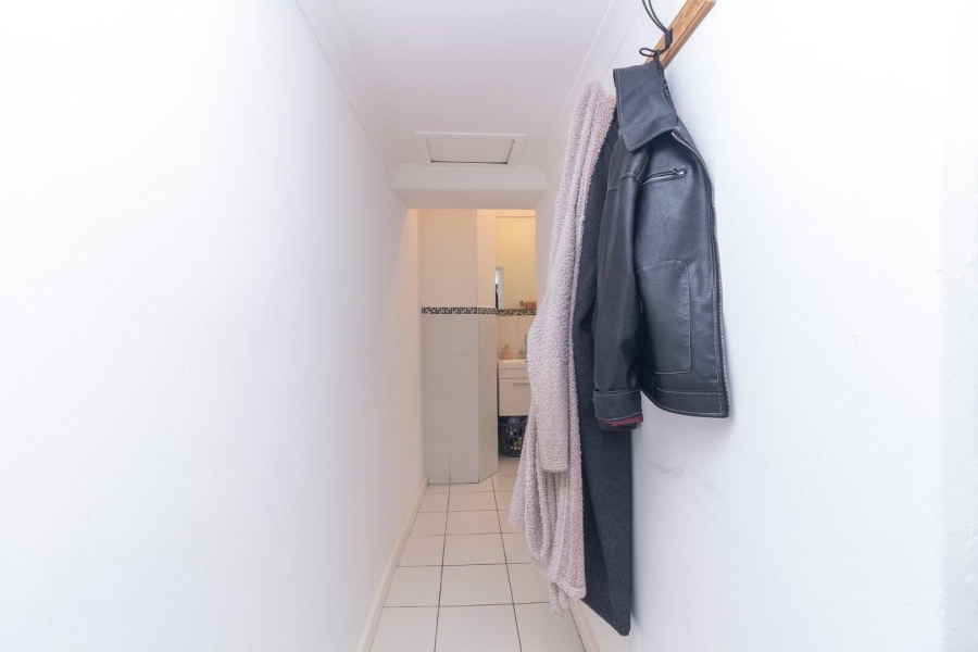 2 Bedroom Property for Sale in Vredehoek Western Cape